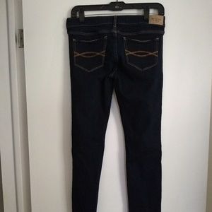 NWOT Abercrombie and Fitch Size 6 Super Skinny